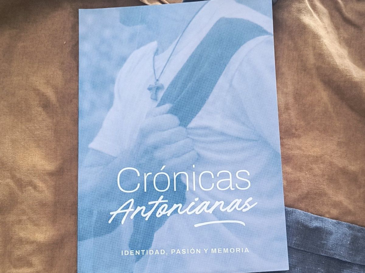 LANZAMIENTO DEL LIBRO «CRÓNICAS ANTONIANAS – IDENTIDAD, PASIÓN Y MEMORIA»